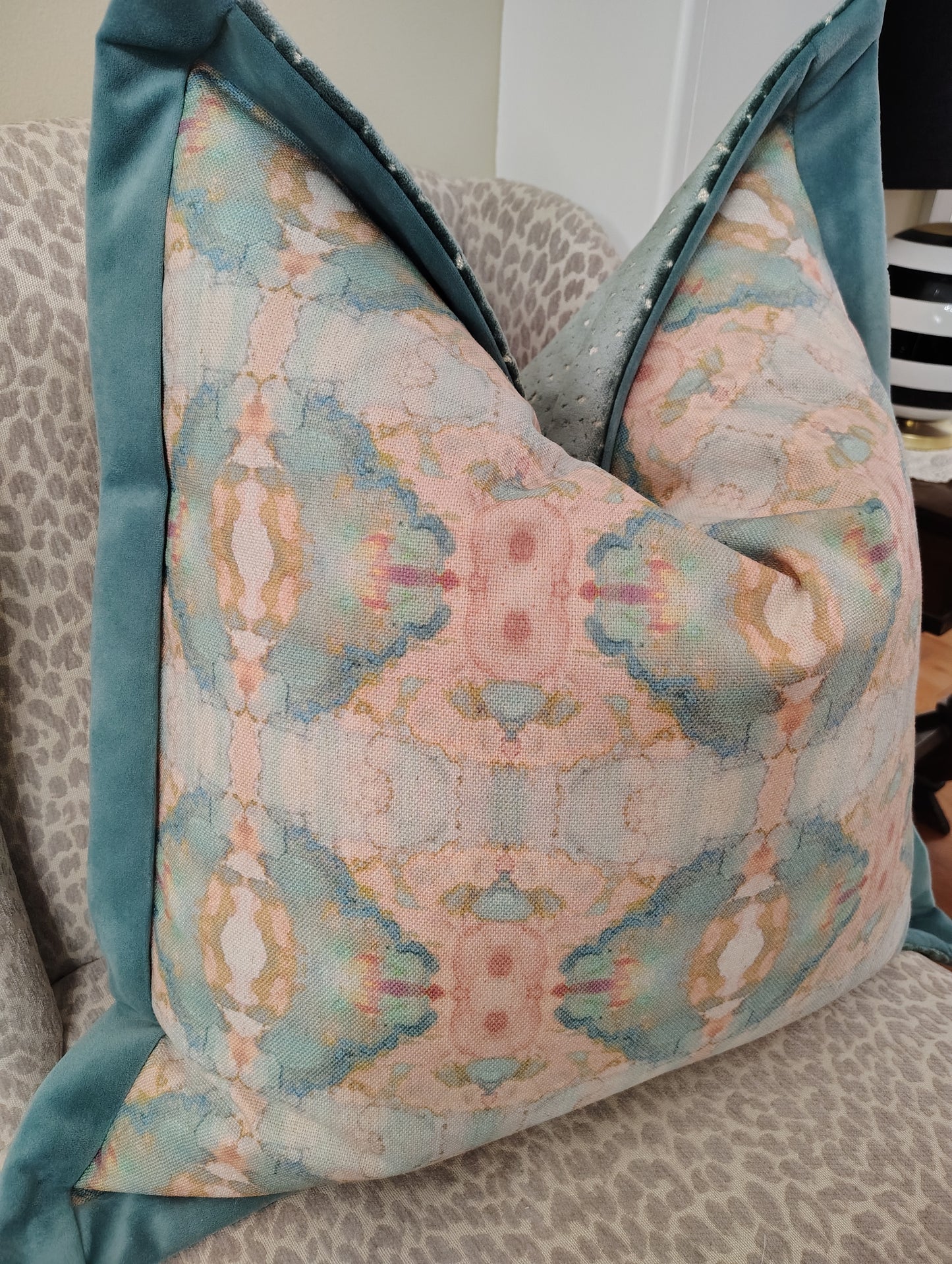 "Martha" Luxury Down feather Pillow